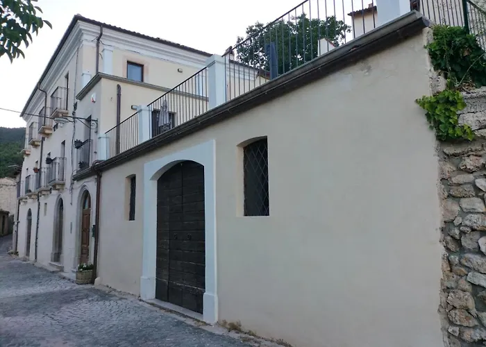 Oda ve Kahvaltı Dimora Al Colle 3*